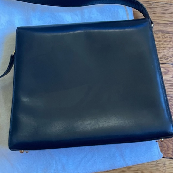 Gucci Top Handle Black Leather Kelly Bag With Lock | Authentic Vintage - Picture 5 of 16